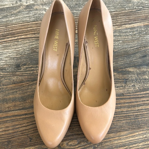 Nine West Nude Platform 4” Heels. - Picture 2 of 9